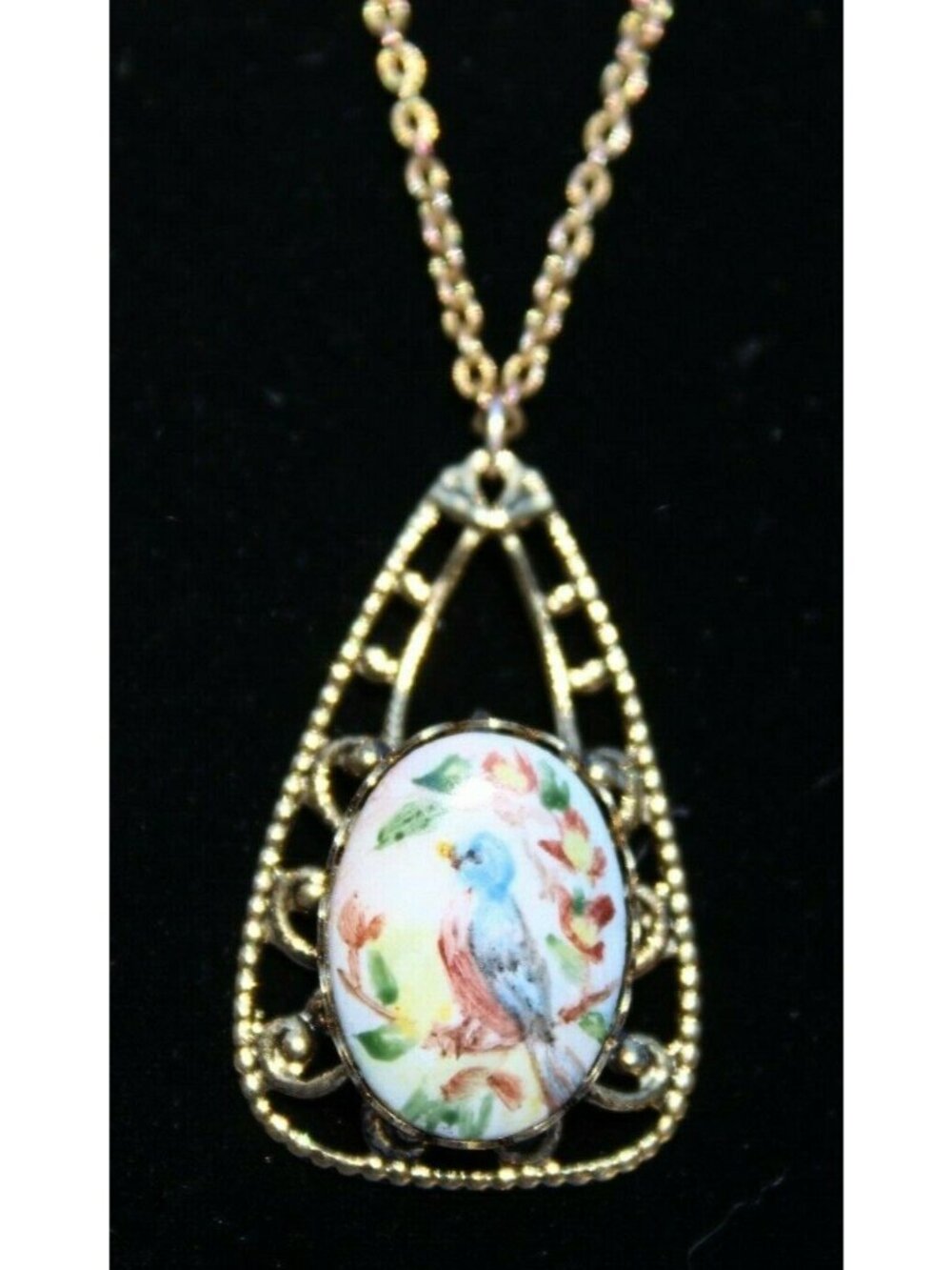 Bird Necklace Handpainted Ceramic Oval Gold Tone Filigree Pendant 18" VTG J9P
